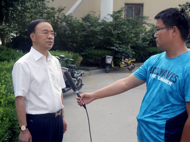 山東天意機(jī)械董事長(zhǎng)劉洪彬作為基層共產(chǎn)黨員，今天接受了當(dāng)?shù)赜浾叩牟稍L(fǎng)